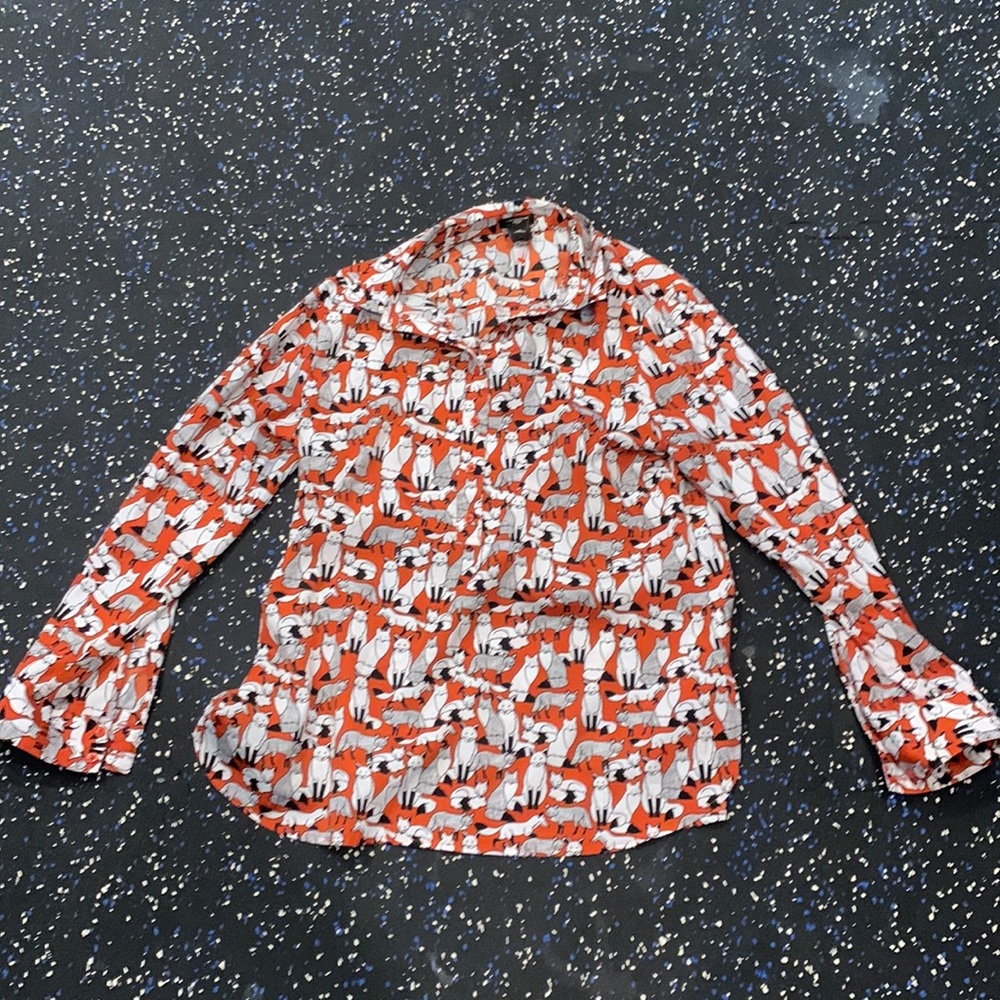 Collared Blouse like new, lots of foxes